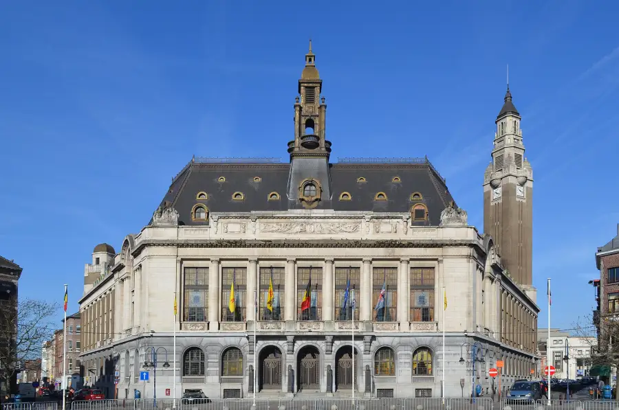 L'hôtel de ville et le beffroi de Charleroi