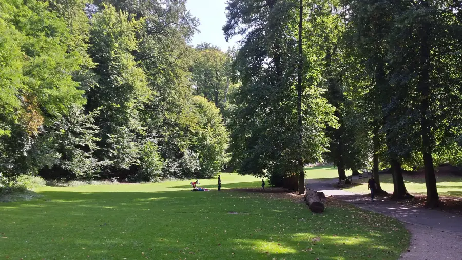 Les allées du parc Duden à Forest